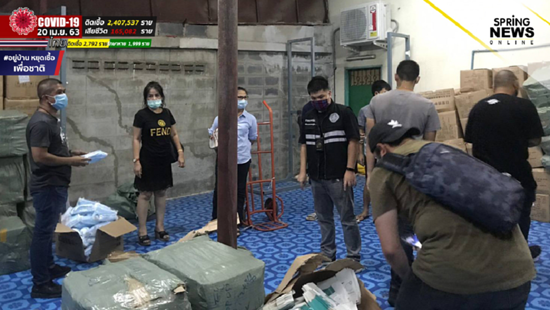 รวบ 2 เอเย่นสาว พร้อมยึดหน้ากากอนามัย 5 แสนชิ้น รวบ 2 เอเย่นสาว พร้อมยึดหน้ากากอนามัย 5 แสนชิ้น