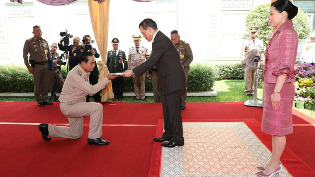 ในหลวง - พระราชินี พระราชทานอุปกรณ์ทางการแพทย์รับมือ โควิด 19 ในหลวง - พระราชินี พระราชทานอุปกรณ์ทางการแพทย์รับมือ โควิด 19