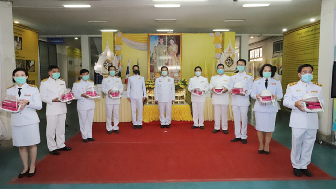 'ในหลวง-พระราชินี' พระราชทานอุปกรณ์ทางการแพทย์ ให้แก่โรงพยาบาลในสังกัดกระทรวงสาธารณสุข 'ในหลวง-พระราชินี' พระราชทานอุปกรณ์ทางการแพทย์ ให้แก่โรงพยาบาลในสังกัดกระทรวงสาธารณสุข