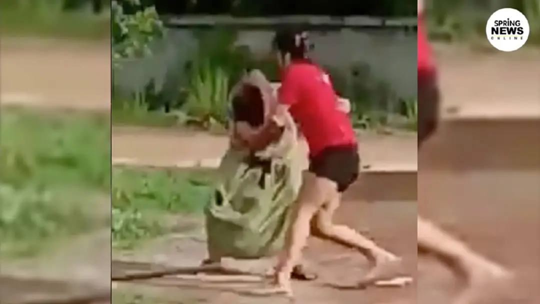 สาวสุดทน โพสต์คลิปแฉ หลานทำร้ายยายแท้ๆแถมคนอยู่ในเหตุการณ์กลับหัวเราะชอบใจ สาวสุดทน โพสต์คลิปแฉ หลานทำร้ายยายแท้ๆแถมคนอยู่ในเหตุการณ์กลับหัวเราะชอบใจ