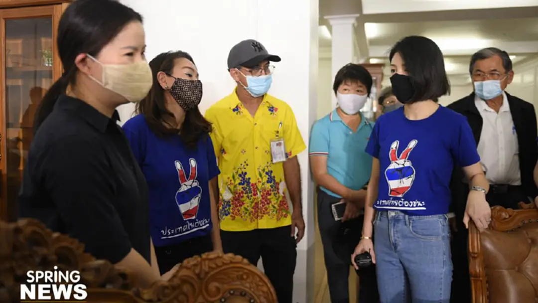 “มาดามเดียร์”นำ 5 ส.ส.พปชร.ลงพื้นที่ พบผู้ประกอบการ ซอยโรงไม้บางโพ “มาดามเดียร์”นำ 5 ส.ส.พปชร.ลงพื้นที่ พบผู้ประกอบการ ซอยโรงไม้บางโพ