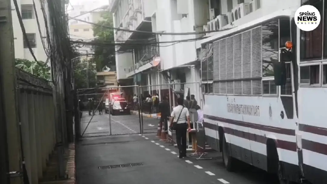 ตรึงเข้ม ฝากขัง "อานนท์" แกนนำม็อบ พร้อมออกประกาศห้ามก่อความวุ่นวายในศาล ตรึงเข้ม ฝากขัง "อานนท์" แกนนำม็อบ พร้อมออกประกาศห้ามก่อความวุ่นวายในศาล