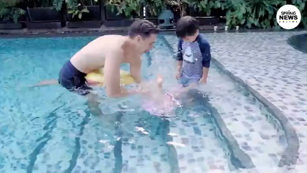 แมทธิว - ลีเดีย ตกใจ! ดีแลนขออุ้มเดมี่ เผลอปล่อยมือทำน้องจมน้ำ (มีคลิป)
