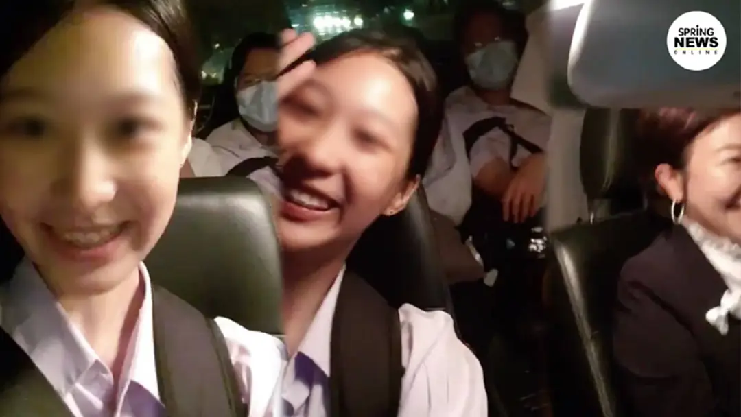 นักเรียนหญิงกรี๊ด! ส.ส.คนนี้? ให้ติดรถ "ชุมนุมหน้ากระทรวง" มาลงรถไฟฟ้า
