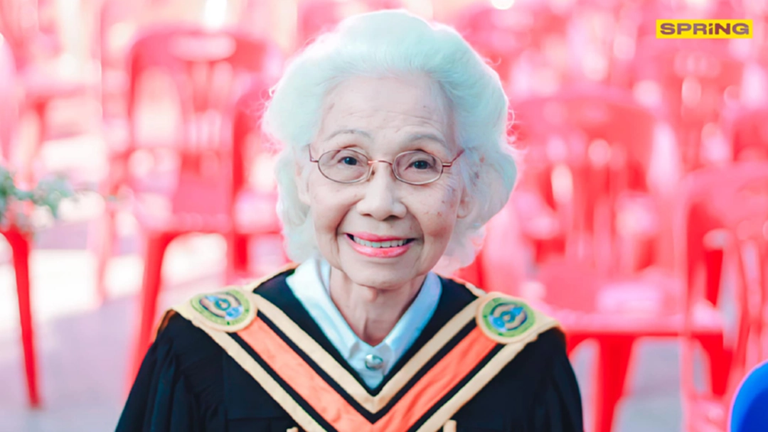โซเชียลประทับใจ แห่แชร์ภาพคุณยายคนเก่ง เข้ารับปริญญาในวัย 88 ปี โซเชียลประทับใจ แห่แชร์ภาพคุณยายคนเก่ง เข้ารับปริญญาในวัย 88 ปี