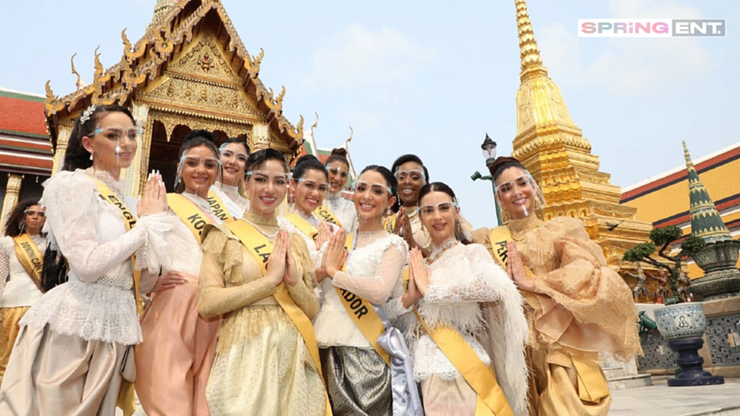 ผู้เข้าประกวด มิสแกรนด์ อินเตอร์เนชั่นแนล 2020 เยี่ยมชมวัดพระแก้ว ผู้เข้าประกวด มิสแกรนด์ อินเตอร์เนชั่นแนล 2020 เยี่ยมชมวัดพระแก้ว