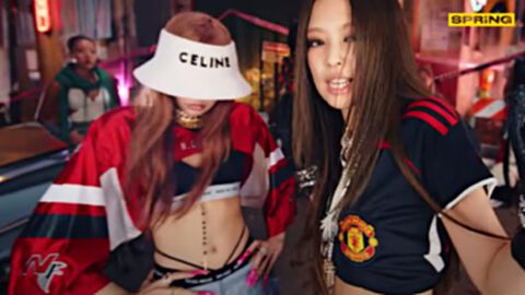 แมนฯยูไนเต็ด โพสต์ IG ชม เจนนี่ BLACKPINK สวมเสื้อโลโก้สโมสรใน Pink Venom M/V