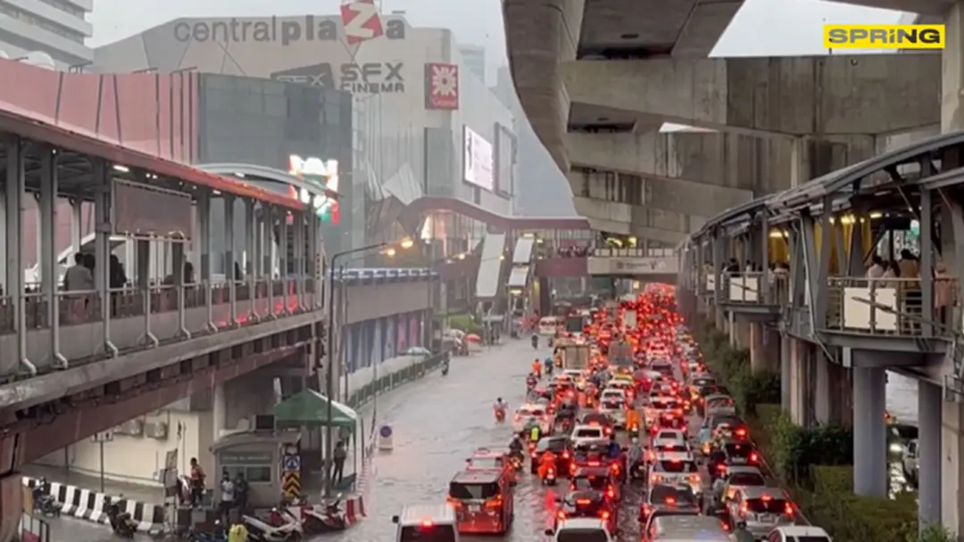 พยากรณ์อากาศวันนี้ กทม. เตรียมรับมือฝนถล่ม 70 ของพื้นที่ ทั่วไทยฝนกระหน่ำ