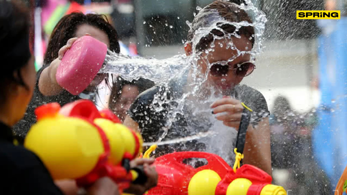 .ทนายดังเตือน เล่นสงกรานต์สาดน้ำใส่คนไม่เล่น ผิด กม. โทษถึงจำคุก ปรับ 10,000.