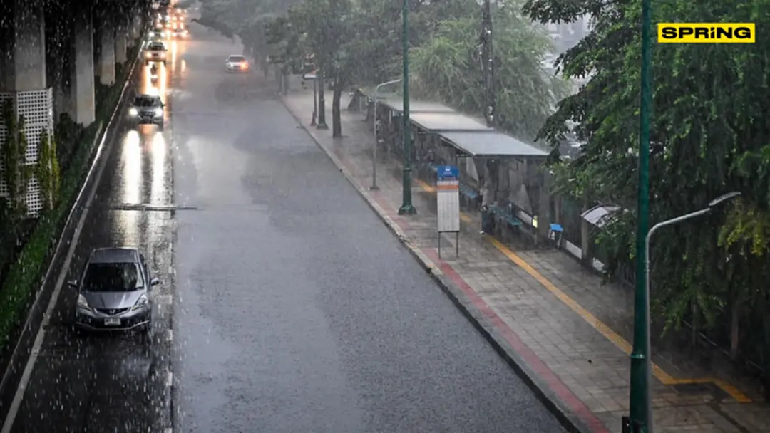 มรสุมพาดผ่านไทย เช็กด่วน! 47 จังหวัดเสี่ยง"ฝนตกหนัก" กทม. อ่วม ฝนตก 70% มรสุมพาดผ่านไทย เช็กด่วน! 47 จังหวัดเสี่ยง"ฝนตกหนัก" กทม. อ่วม ฝนตก 70%
