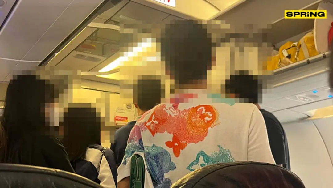 สรุปให้ ดราม่าผู้โดยสารถูกเชิญลงเครื่อง ปมโวยแอร์โฮสเตสไม่ช่วยยกกระเป๋า สรุปให้ ดราม่าผู้โดยสารถูกเชิญลงเครื่อง ปมโวยแอร์โฮสเตสไม่ช่วยยกกระเป๋า