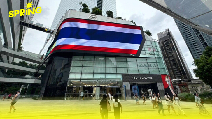 เดอะมอลล์ ฉายธงชาติขึ้นจอโฆษณา และเชิญชวนบริจาคโลหิตช่วยชายแดน