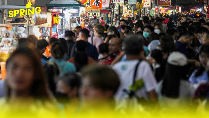 สภาพัฒน์เผยไทยมี ‘คนจน’ เพิ่มขึ้นแตะ 3.43 ล้านคน ปี 2567