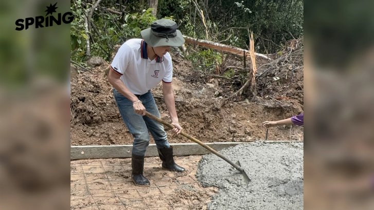 "ไทรวมพลัง" ลุยทำถนนคอนกรีต ช่วยทหารชายแดนช่องบก-ช่องอานม้า