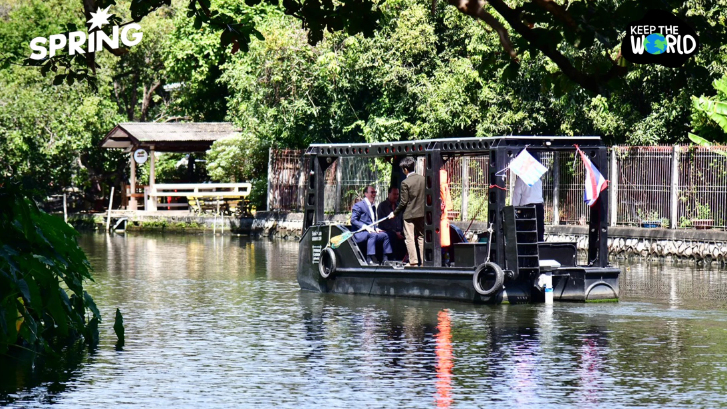 กรุงเทพรับมอบ เรือเก็บขยะไฟฟ้า 'LuxCanal' เตรียมส่งลุยคลอง