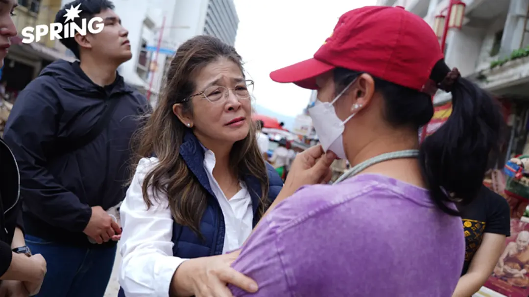 'สุดารัตน์' ลุยน้ำท่วมหาดใหญ่ ส่งต่ออาหาร-เครื่องนอน ย้ำห่วงเรื่องสาธารณสุข 'สุดารัตน์' ลุยน้ำท่วมหาดใหญ่ ส่งต่ออาหาร-เครื่องนอน ย้ำห่วงเรื่องสาธารณสุข