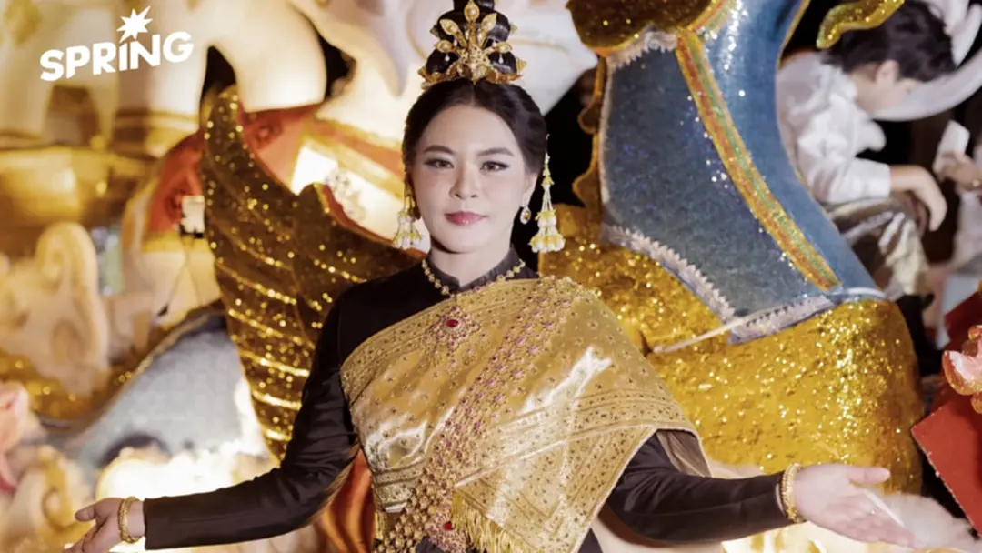 มาดามหยก สวมชุดไทยสง่า ร่วมขบวนยี่เป็ง 68 ไหว้สาพระพันปีหลวง มาดามหยก สวมชุดไทยสง่า ร่วมขบวนยี่เป็ง 68 ไหว้สาพระพันปีหลวง