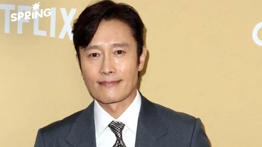 อี บยองฮุน ติดโผ 10 นักแสดงยอดเยี่ยมแห่งปี 2025 ของ The New York Times อี บยองฮุน ติดโผ 10 นักแสดงยอดเยี่ยมแห่งปี 2025 ของ The New York Times