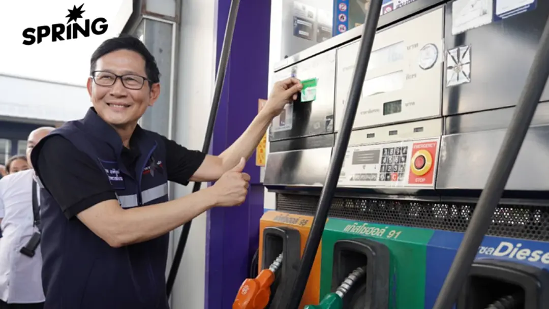 รมว.อรรถพล ตรวจคุณภาพน้ำมันในปั๊มหลังน้ำลด เยี่ยมผู้ประสบภัย