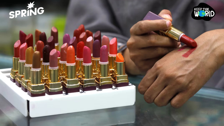 ฝรั่งเศสเริ่มแบน 'สารเคมีชั่วนิรันดร์' คุมเข้มเครื่องสำอาง - เสื้อผ้า