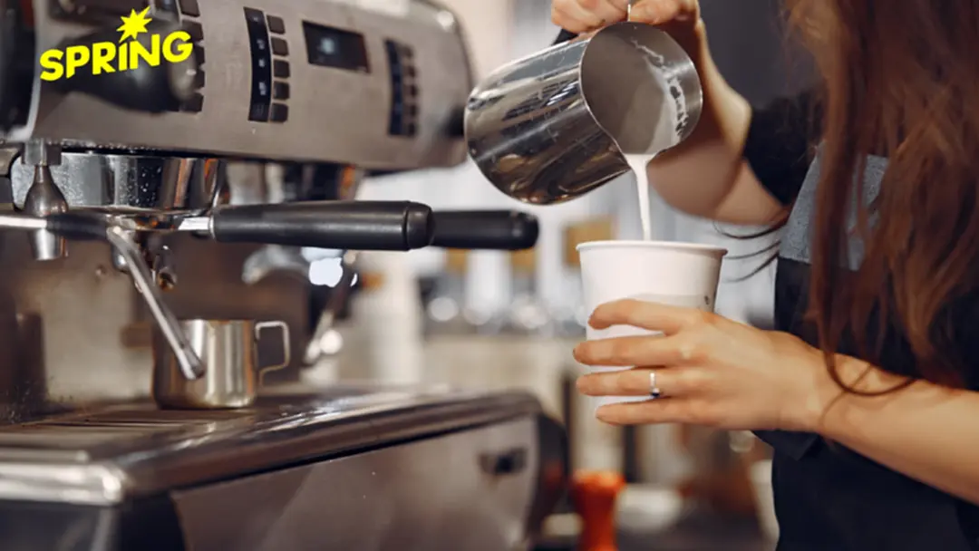 น้ำแก้วละร้อย ซื้อไหม? เมื่อ Overpriced ถูกทำให้ดูสมเหตุสมผล หรือเรากำลังยอมรับโดยไม่รู้ตัว