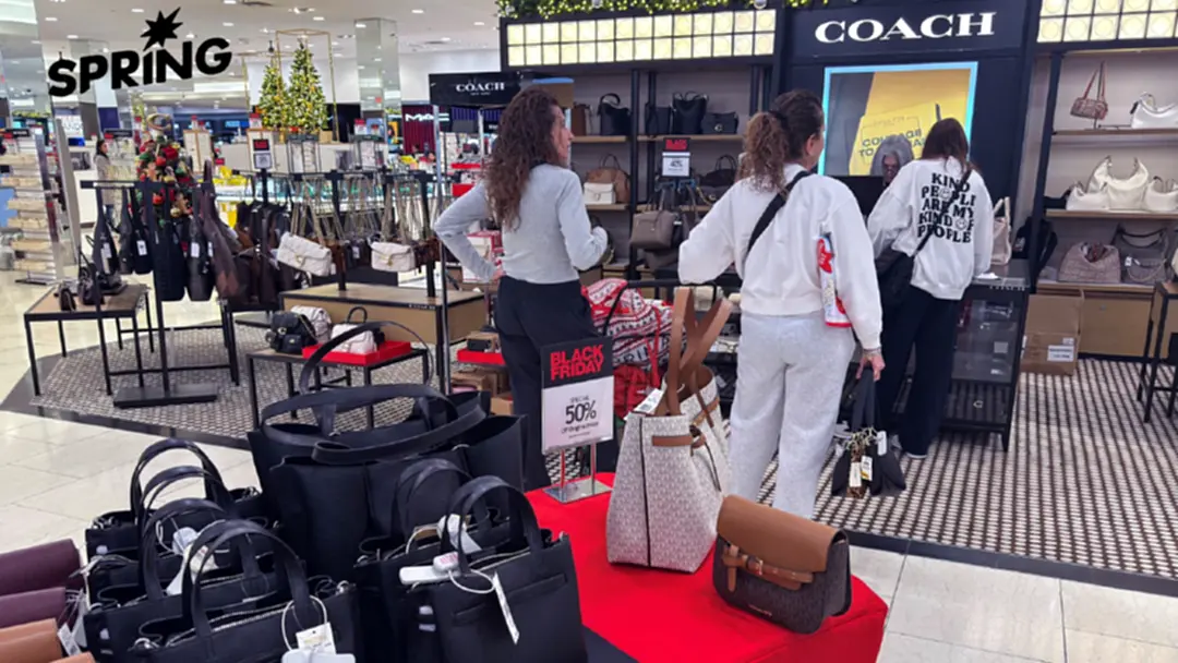 'Treatonomics' การใช้จ่ายเพื่อฮีลใจ ในยุคเศรษฐกิจฝืดเคือง