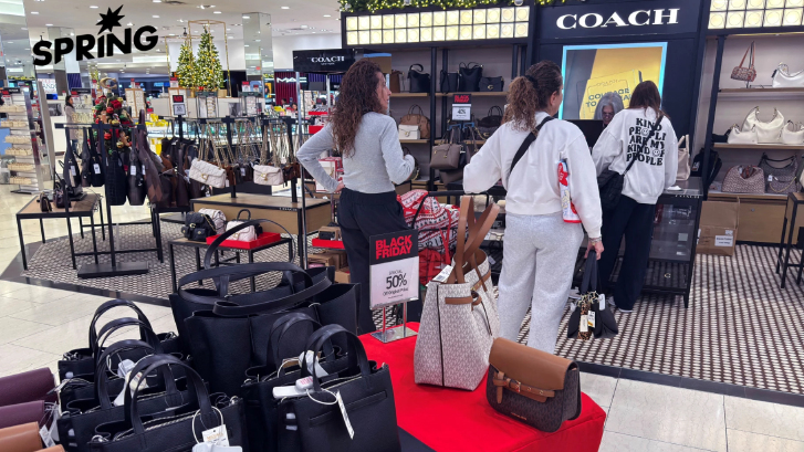 'Treatonomics' การใช้จ่ายเพื่อฮีลใจ ในยุคเศรษฐกิจฝืดเคือง