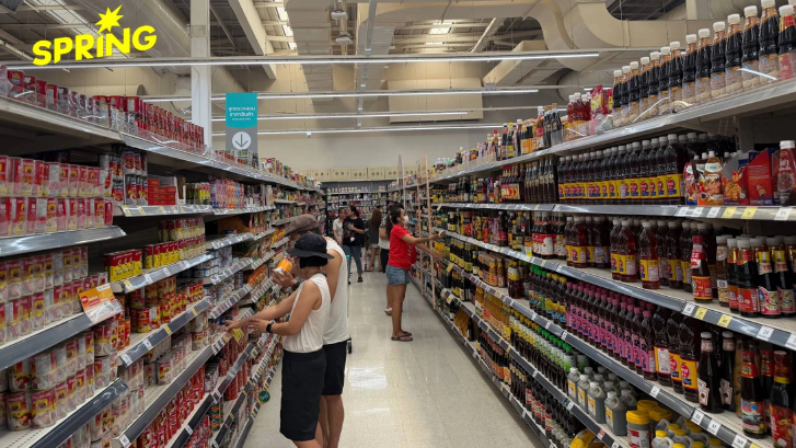 ‘ข้าวของราคาพุ่ง’ น้ำมันแพง แต่..เงินเดือนยังค้างที่เดิม วิกฤต ‘ค่าครองชีพ’ คนไทยปี 2569