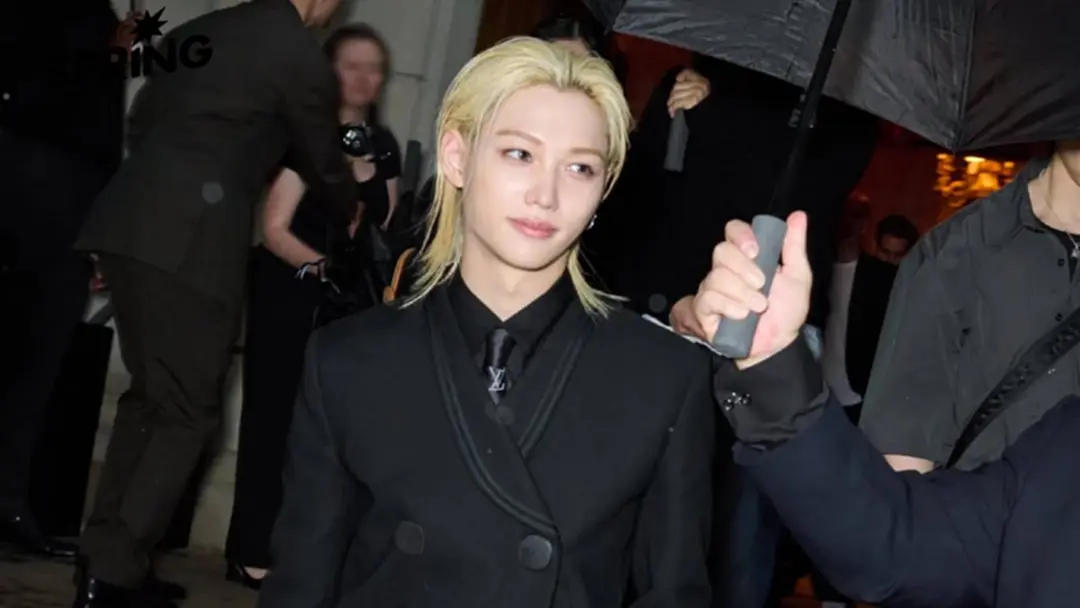 เจาะลุคแฟชั่นสุดปังของ ‘ฟีลิกซ์ Stray Kids’ จากแบรนด์หรูสู่แคมเปญระดับโลกกับ FIFA เจาะลุคแฟชั่นสุดปังของ ‘ฟีลิกซ์ Stray Kids’ จากแบรนด์หรูสู่แคมเปญระดับโลกกับ FIFA