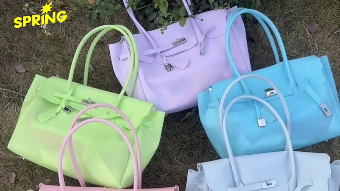 ทำไมใครๆ ก็หิ้ว Jelly Firkin Bag? ส่องไอเทมฮิตรับหน้าร้อน 2026