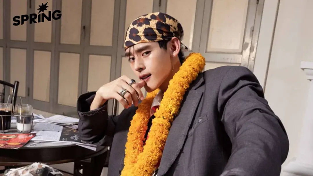 เงินเดือนหมื่นสี่ ภาษีจ่ายครบ แล้วสวัสดิการไปไหน? 'ยกมือขึ้น' เพลงที่ชวนเราตั้งคำถามถึงโครงสร้างรัฐ เงินเดือนหมื่นสี่ ภาษีจ่ายครบ แล้วสวัสดิการไปไหน? 'ยกมือขึ้น' เพลงที่ชวนเราตั้งคำถามถึงโครงสร้างรัฐ